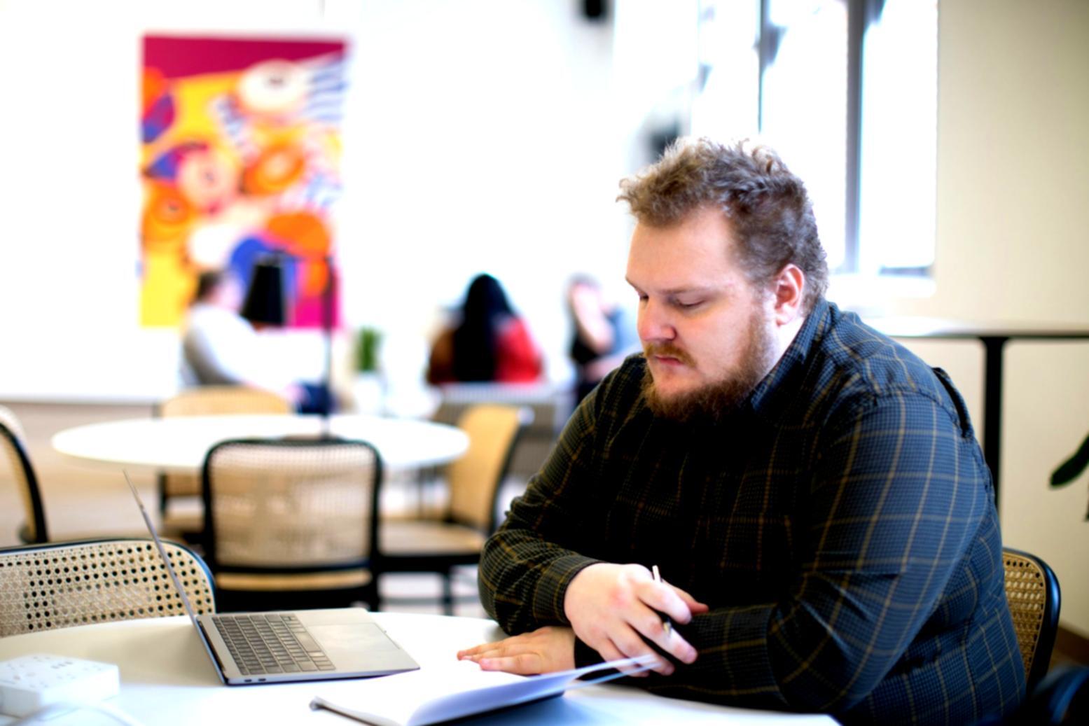 Ambiente accogliente per lo sviluppo personale e la riflessione